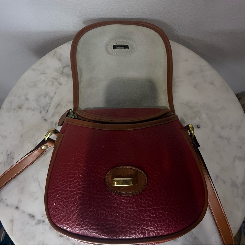 Dooney & Bourke Vintage Tack Bag Leather Red Tan Crossbody Pre Tag - Picture 7 of 9